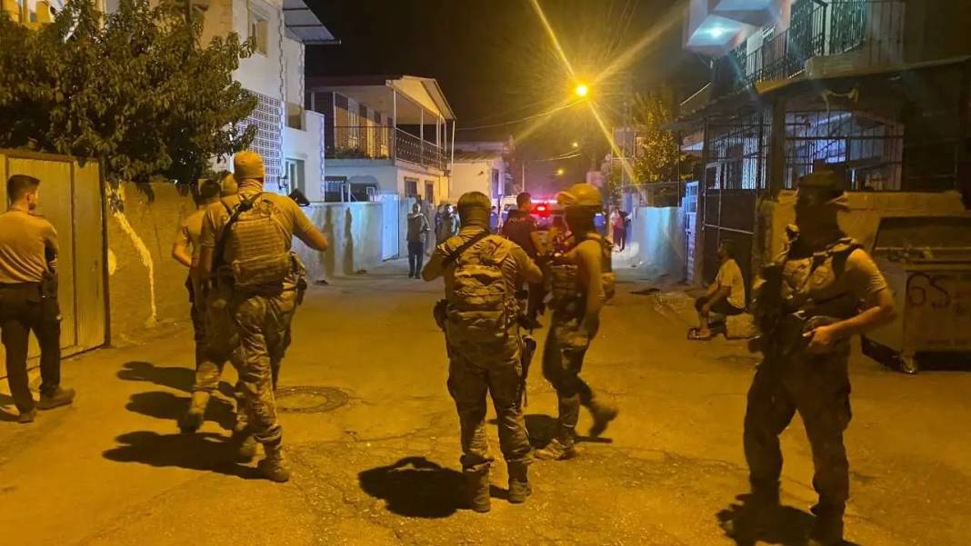 Adana’da Komşular Arasında Meydan Muharebesi Çıktı! 3 Yaralı 7 Gözaltı 8